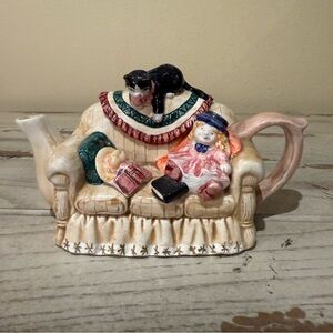 Tea Time Hand Glazed & Painted Porcelain Mini Tea Pot